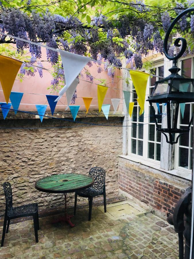 Atelier Des Glycines, Bouchon De Champagne, Sublime Site Patrimonial Troyes